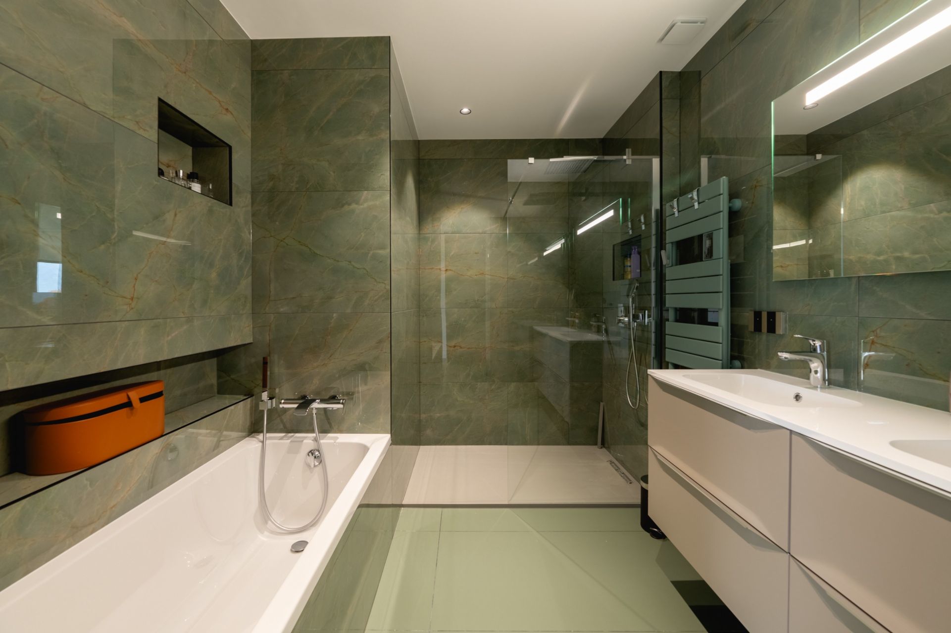 house 6 Rooms for sale on SEVRIER (74320)