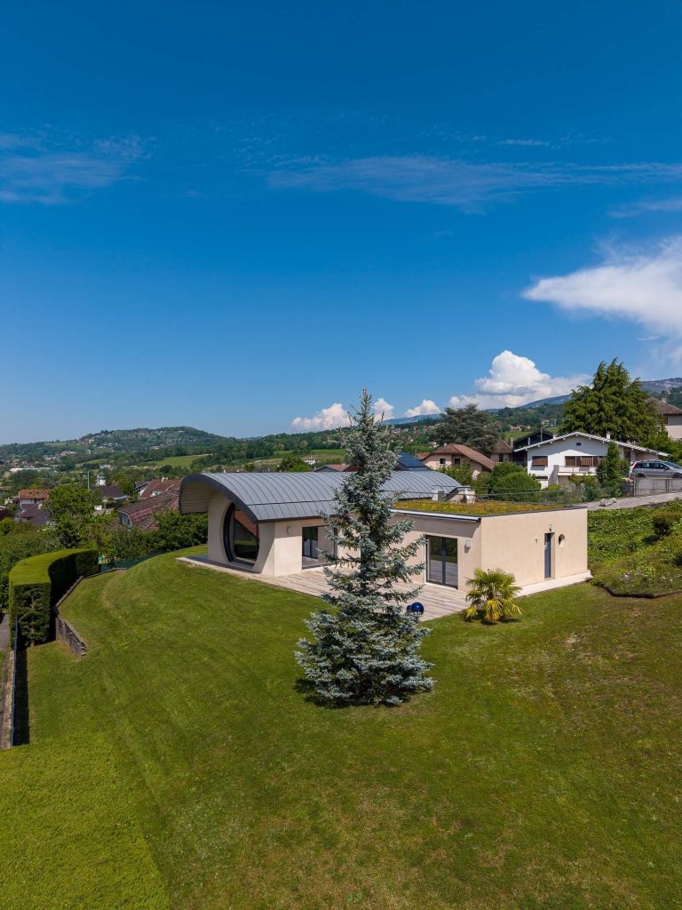 house 4 Rooms for sale on AIX LES BAINS (73100)
