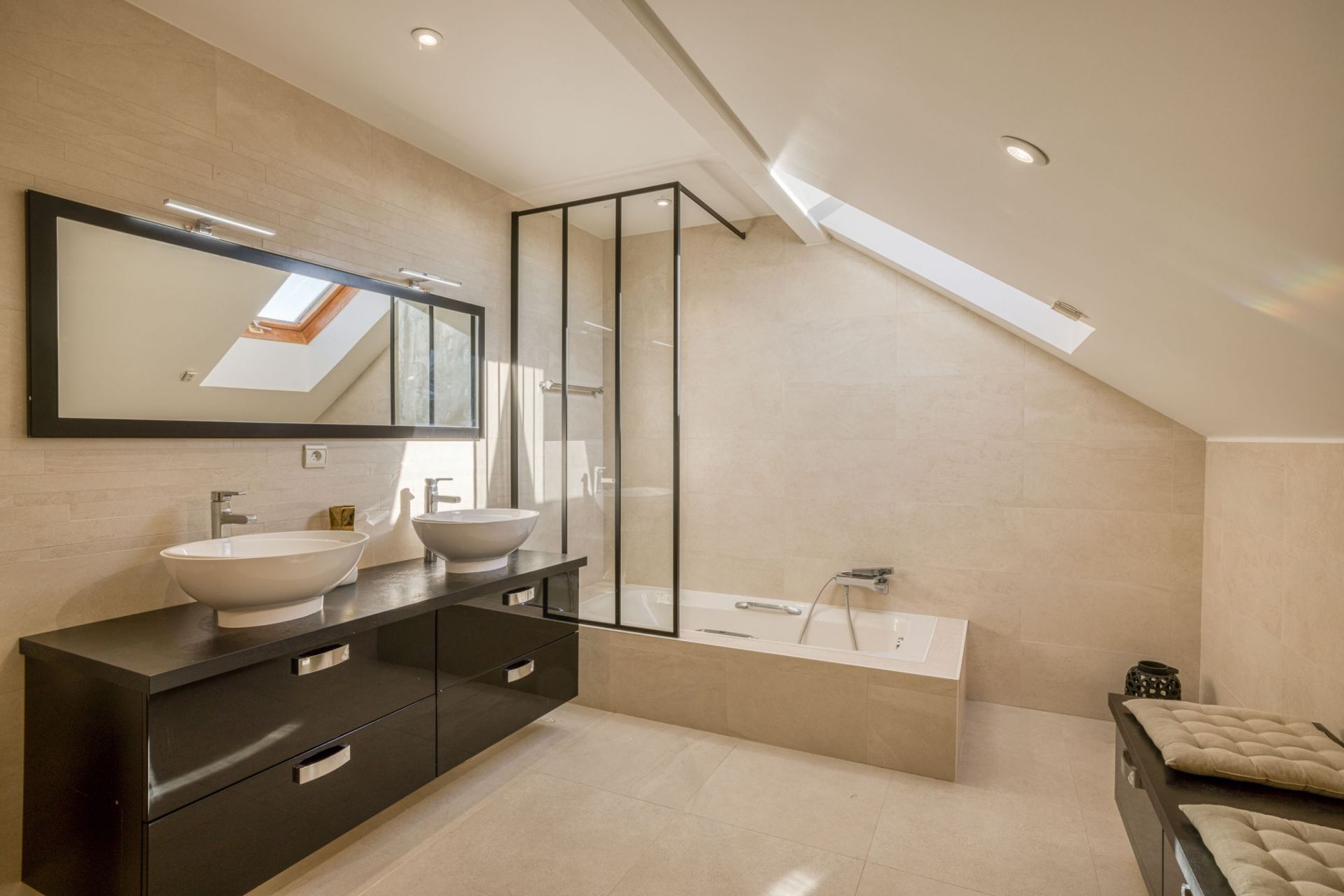 house 8 Rooms for sale on ANNECY (74370)