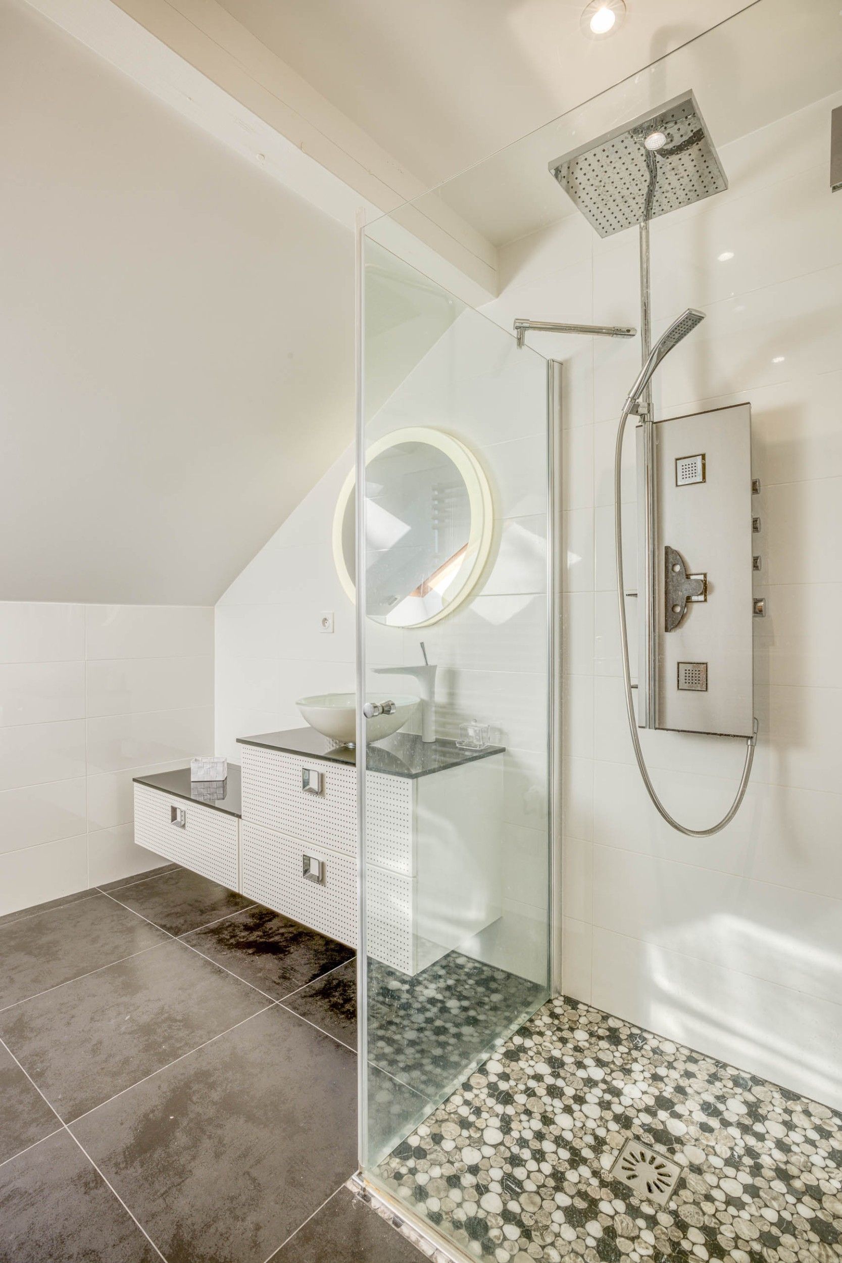 house 8 Rooms for sale on ANNECY (74370)