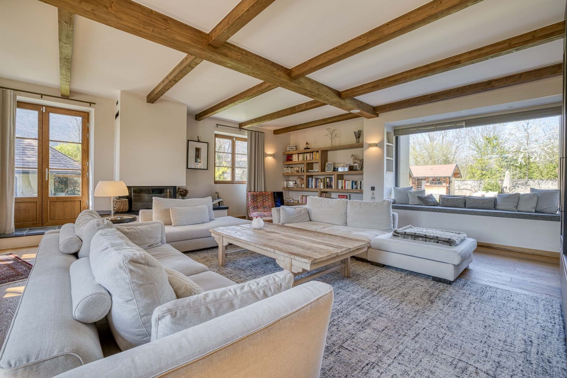 house 8 Rooms for sale on ST JORIOZ (74410)