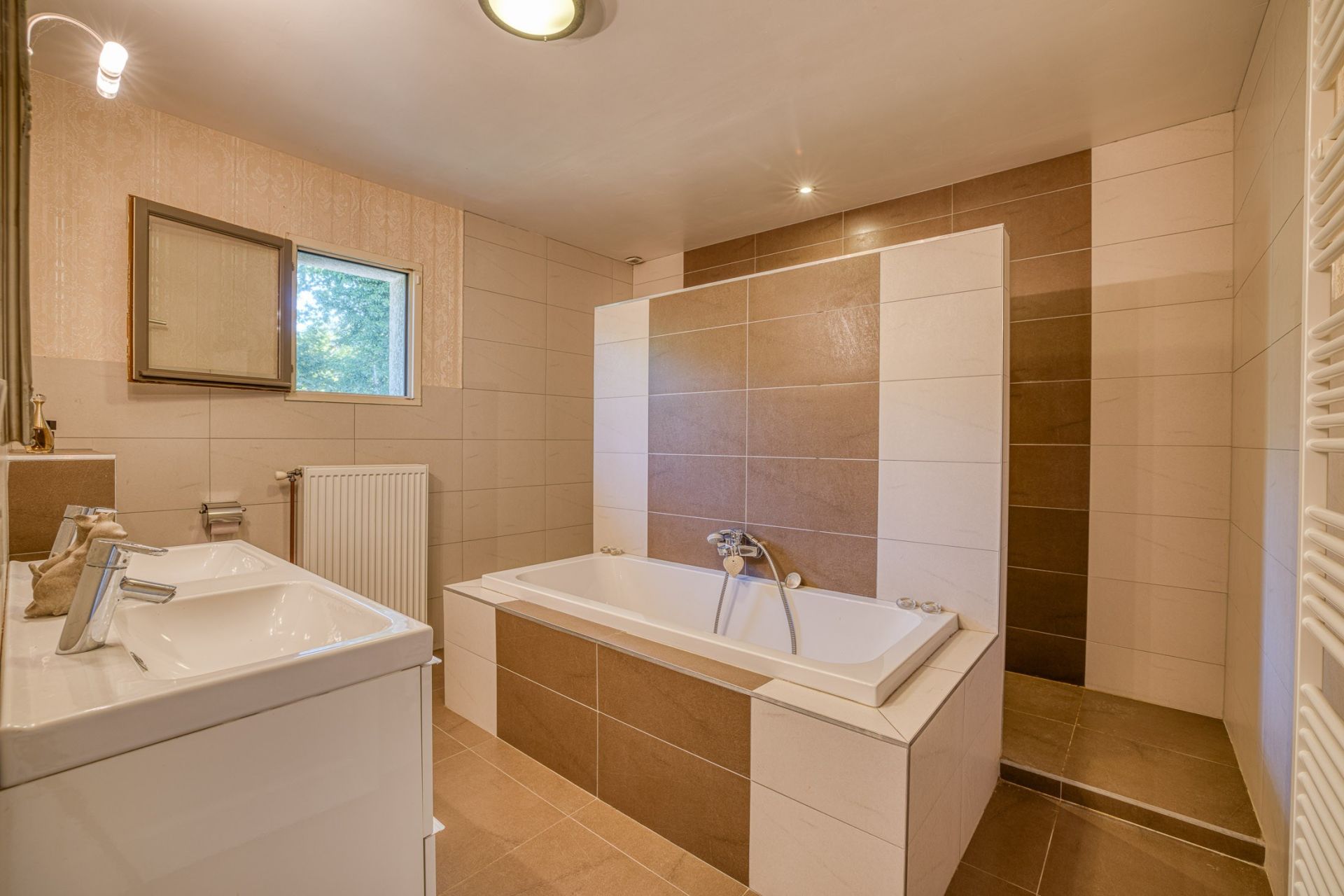 house 9 Rooms for sale on ST MARTIN BELLEVUE (74370)