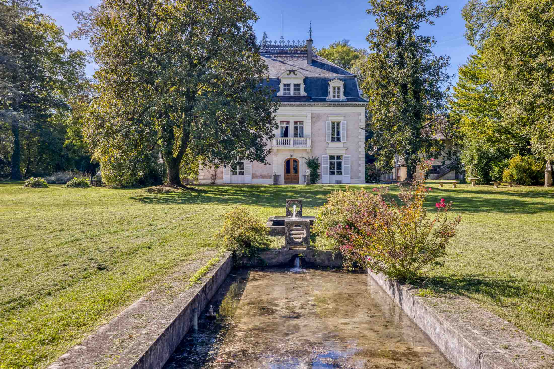 maison 15 Pièces en vente sur MASSIGNIEU DE RIVES (01300)