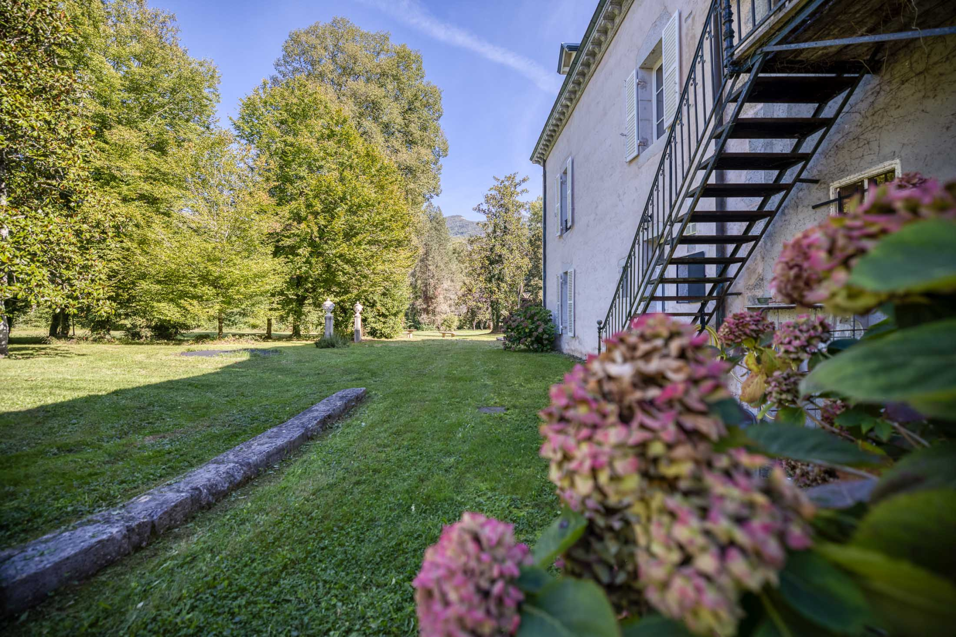 maison 15 Pièces en vente sur MASSIGNIEU DE RIVES (01300)