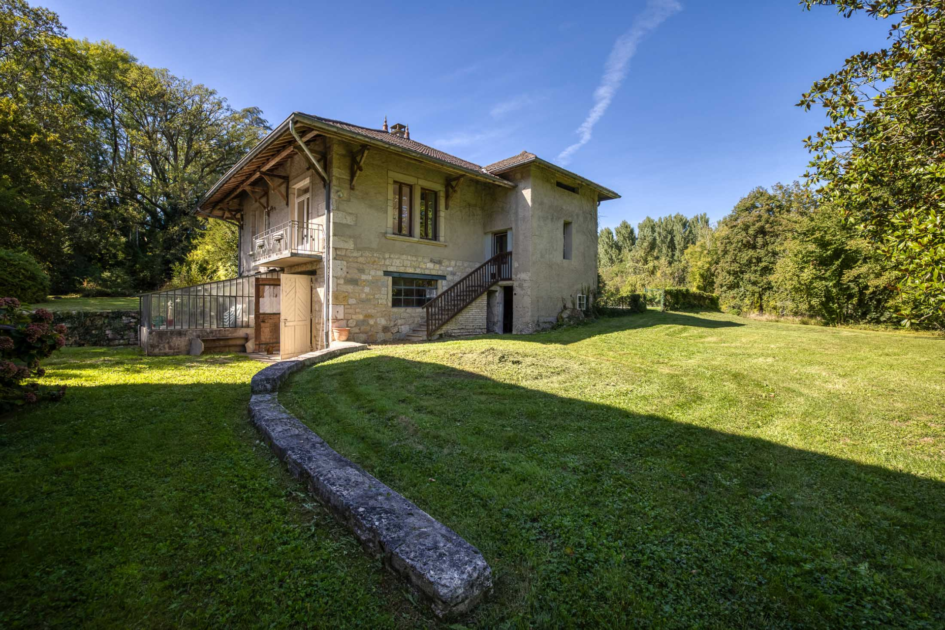 maison 15 Pièces en vente sur MASSIGNIEU DE RIVES (01300)