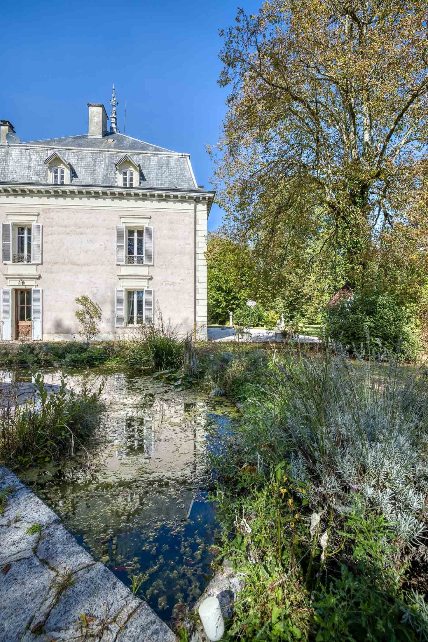 maison 15 Pièces en vente sur MASSIGNIEU DE RIVES (01300)