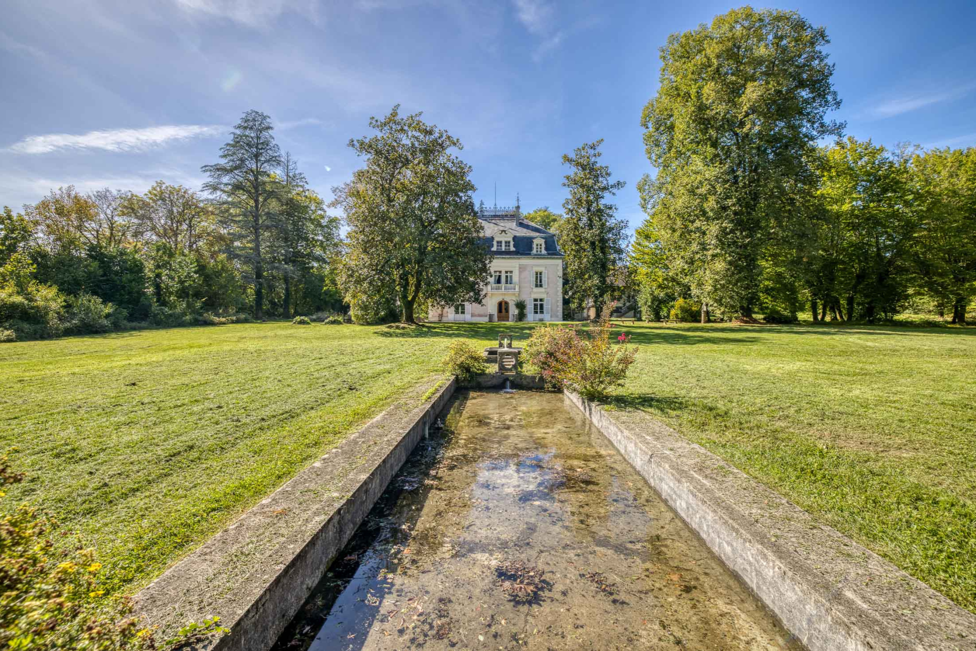 maison 15 Pièces en vente sur MASSIGNIEU DE RIVES (01300)