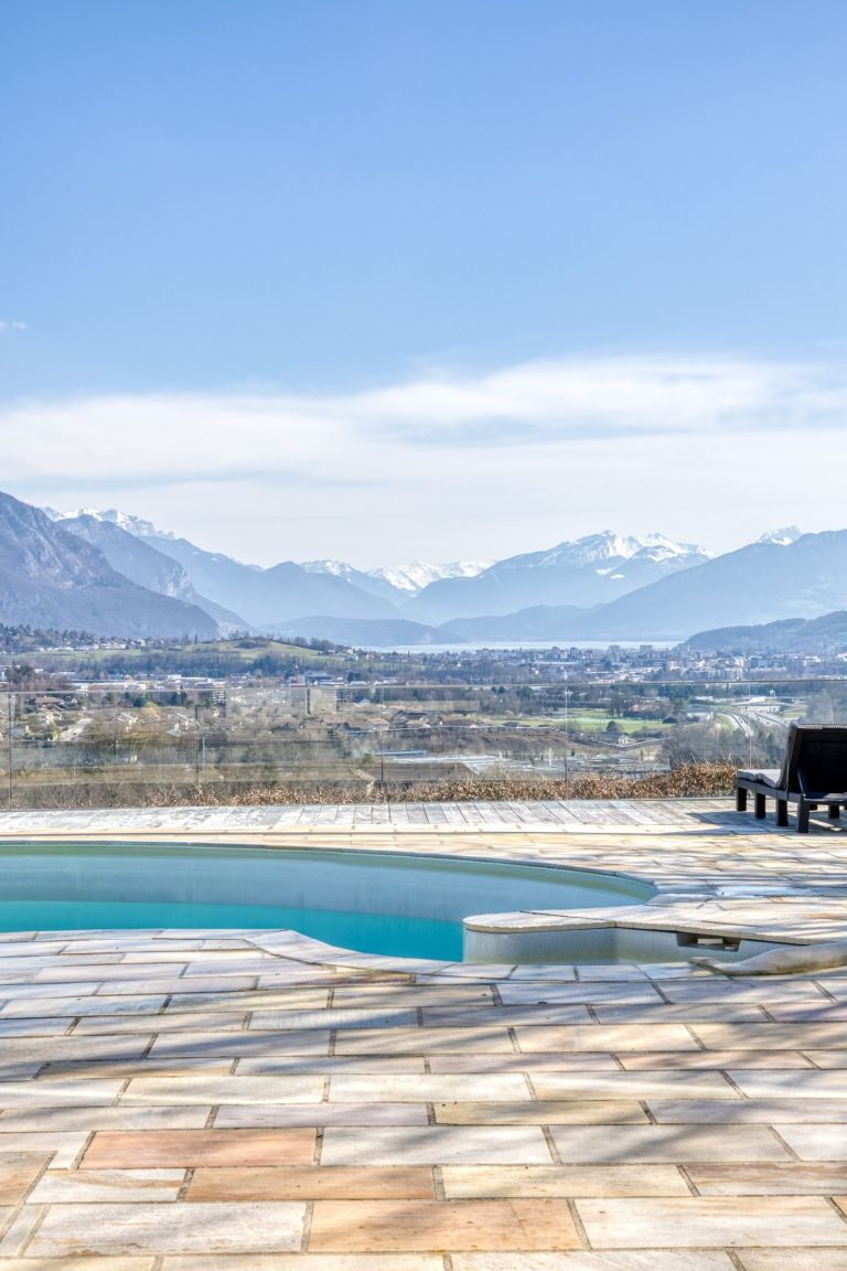 house 8 Rooms for sale on ANNECY (74370)