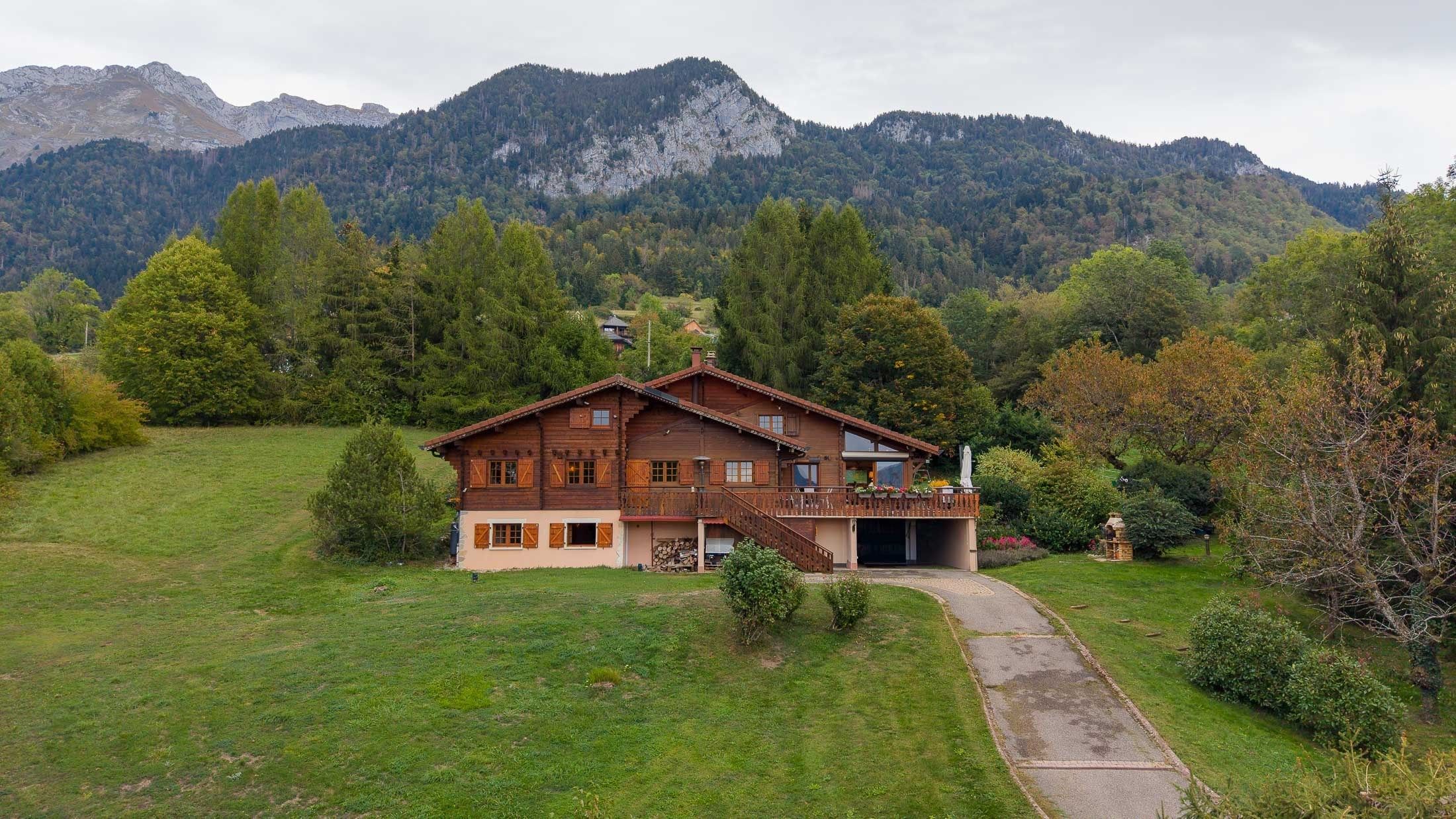 chalet 8 Pièces en vente sur TALLOIRES MONTMIN (74290)