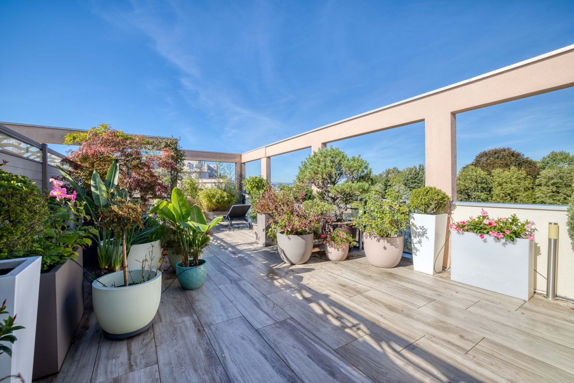 apartment 9 Rooms for sale on ANNECY (74940)