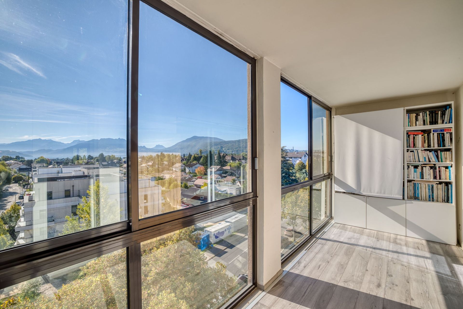 apartment 9 Rooms for sale on ANNECY (74940)