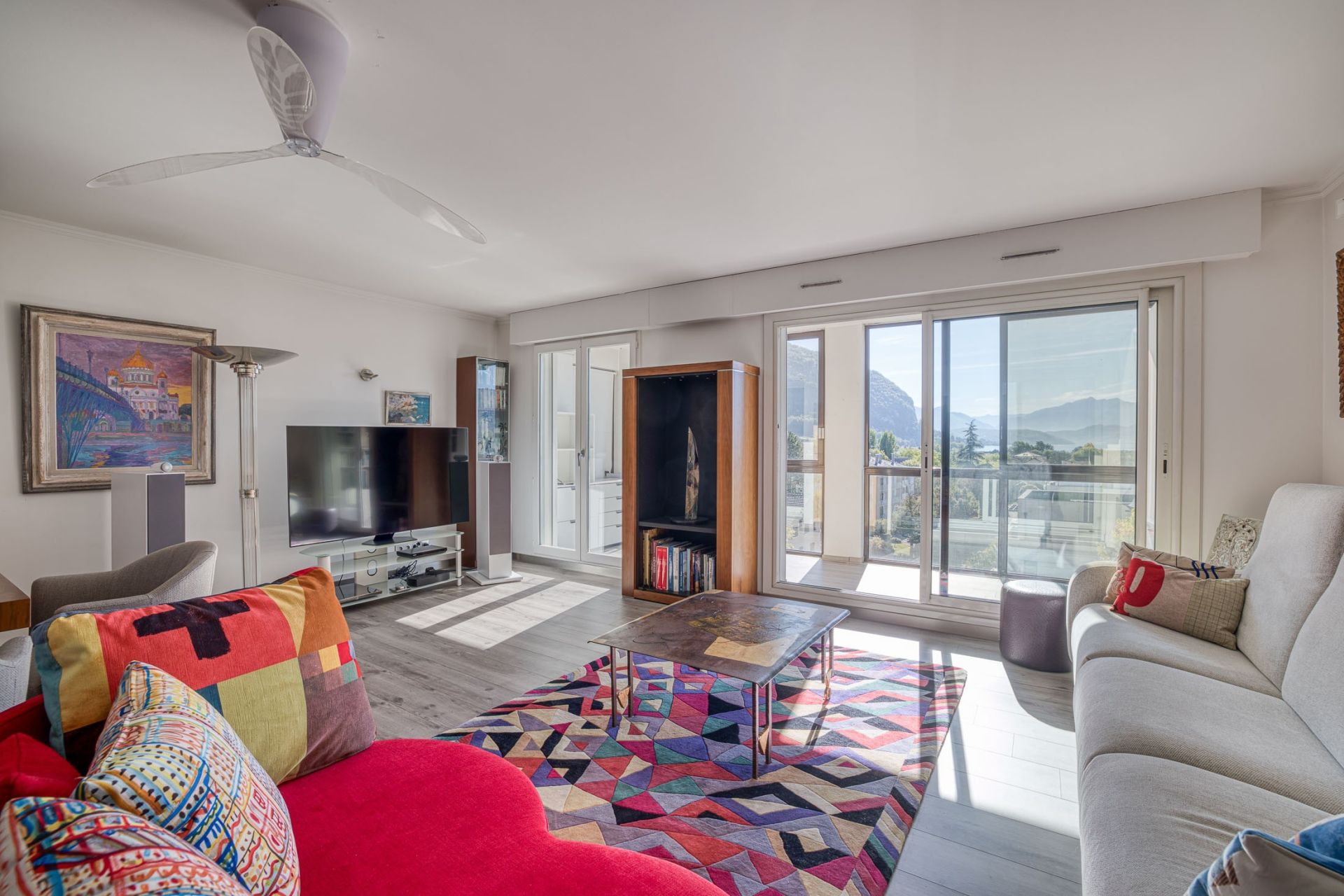 apartment 9 Rooms for sale on ANNECY (74940)