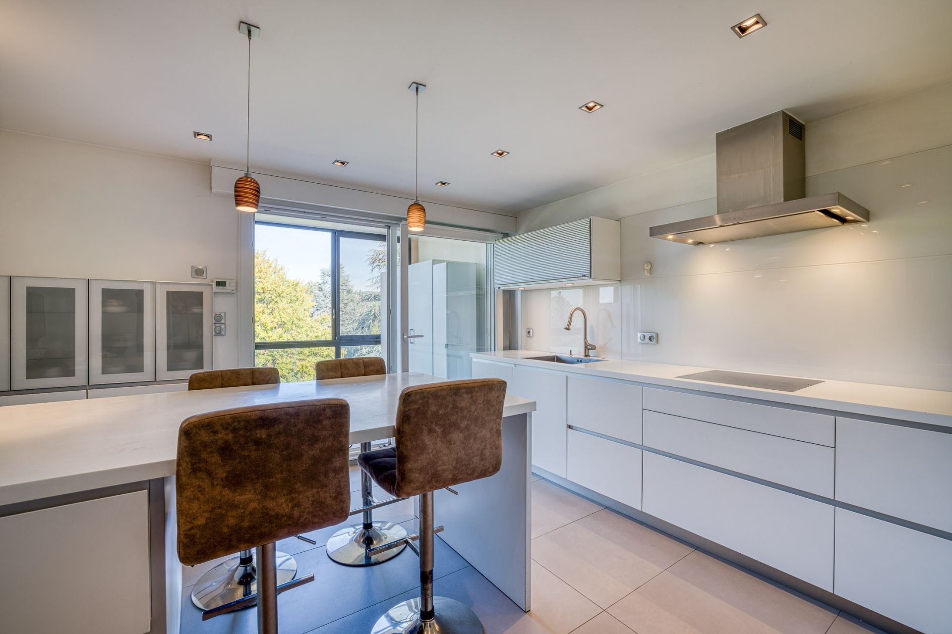 apartment 9 Rooms for sale on ANNECY (74940)