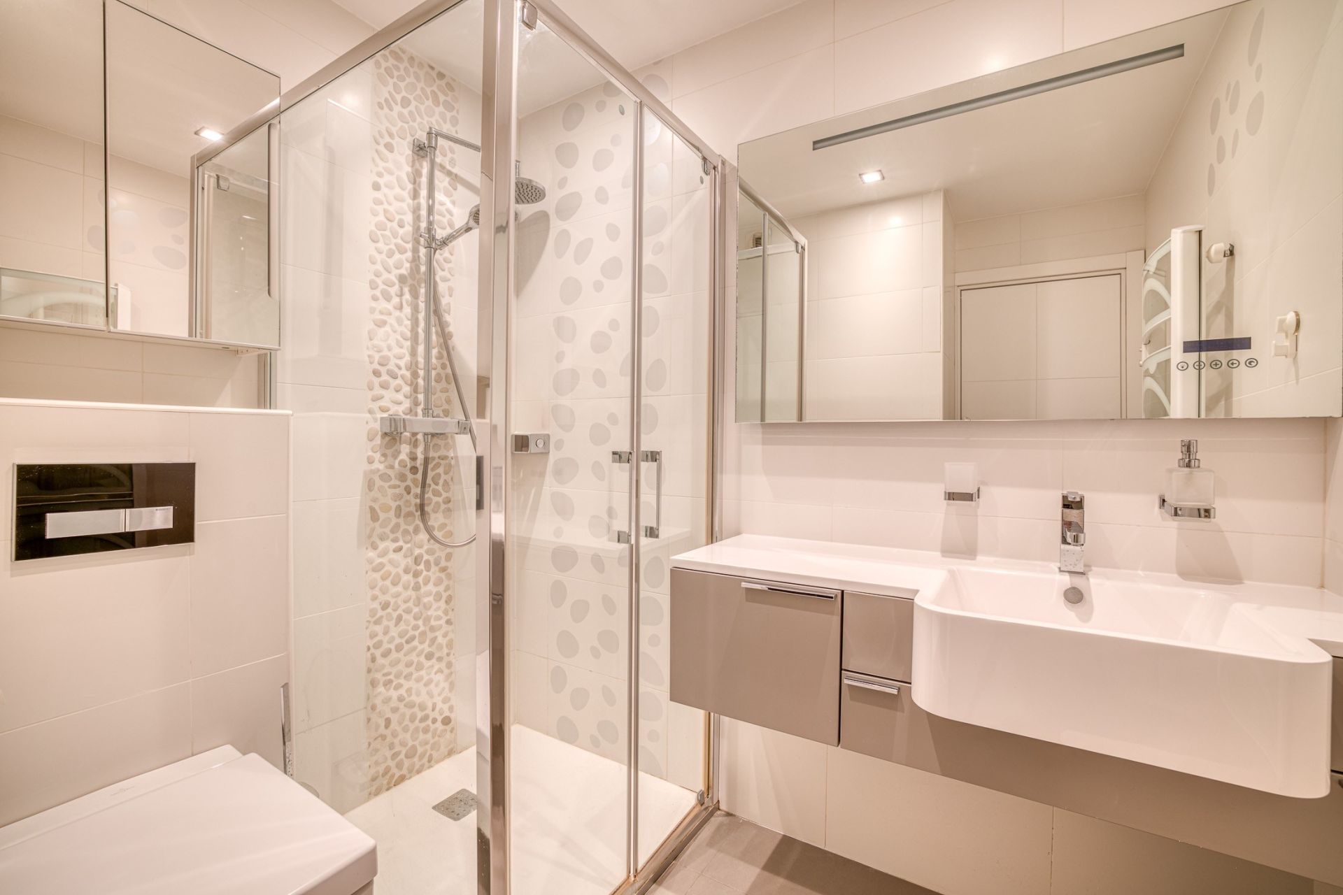 apartment 9 Rooms for sale on ANNECY (74940)