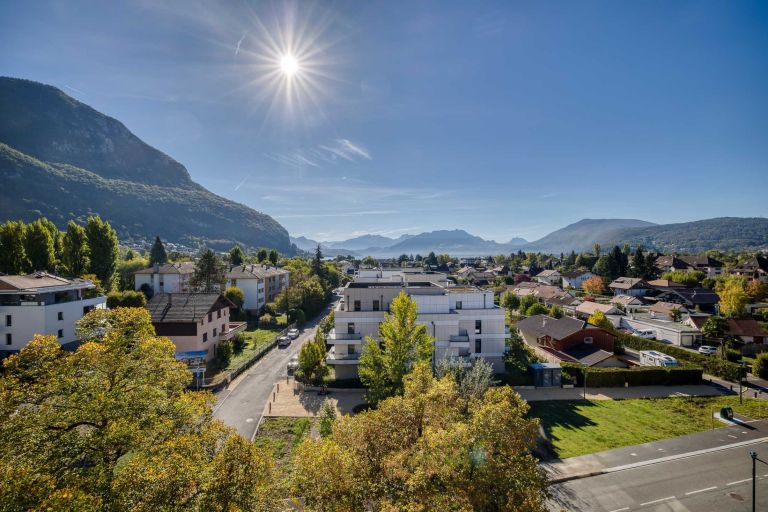 apartment 9 Rooms for sale on ANNECY (74940)