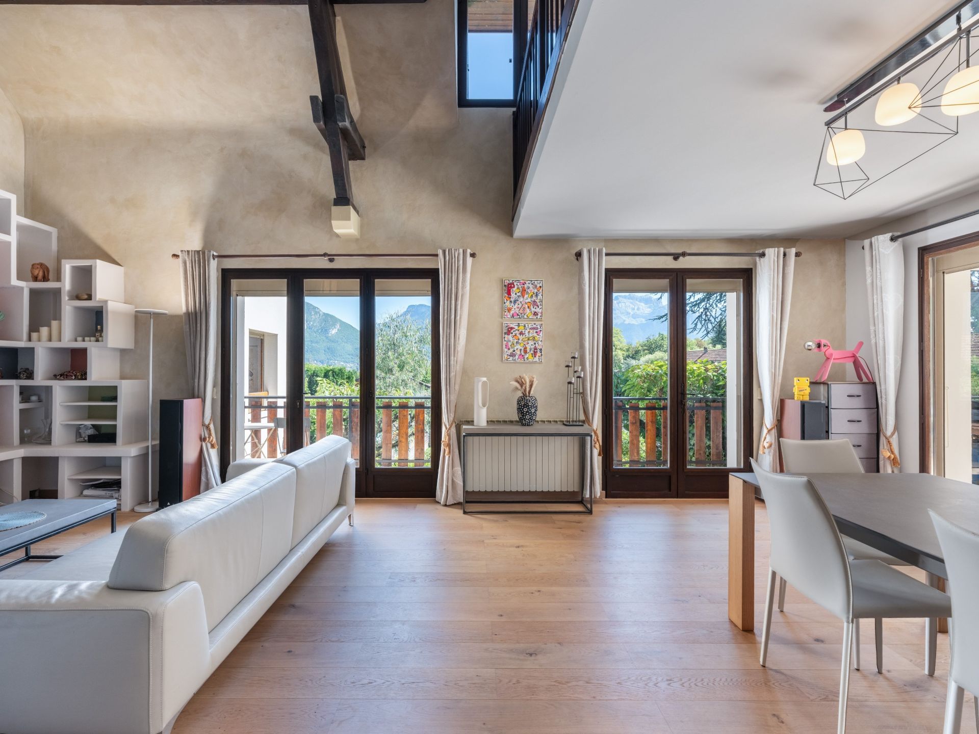 house 10 Rooms for sale on SEVRIER (74320)