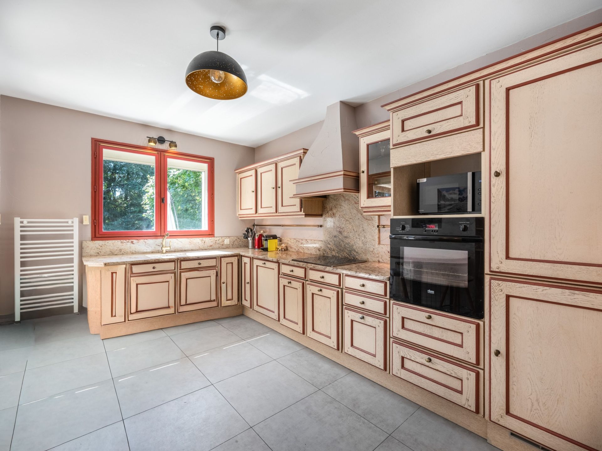 house 10 Rooms for sale on SEVRIER (74320)