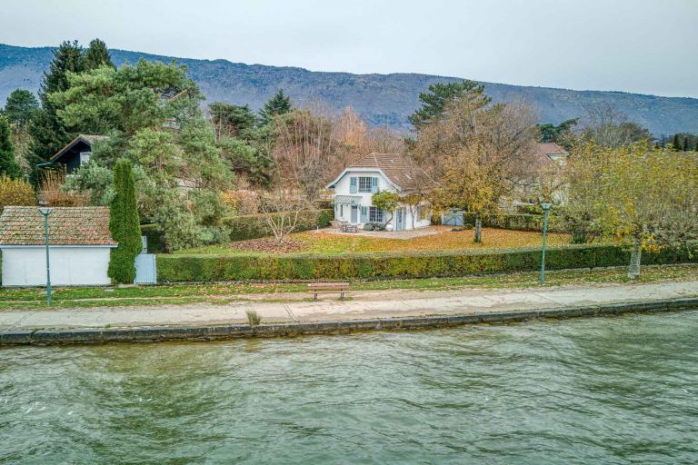 house 5 Rooms for sale on ST JORIOZ (74410)