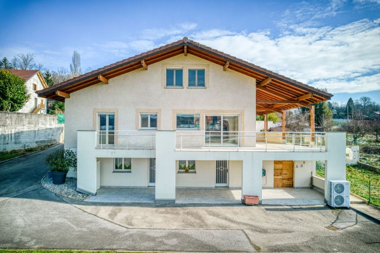 house 7 Rooms for sale on VANZY (74270)