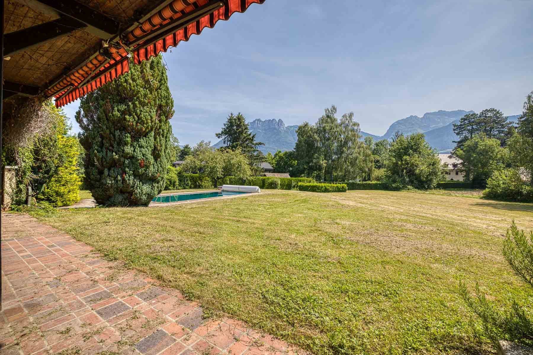 house 7 Rooms for sale on ST JORIOZ (74410)