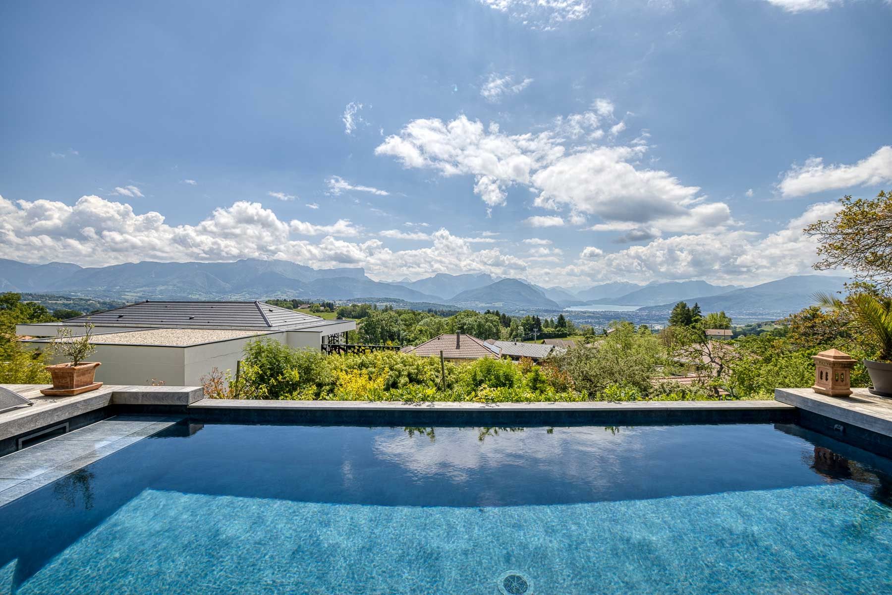 house 9 Rooms for sale on ANNECY (74000)