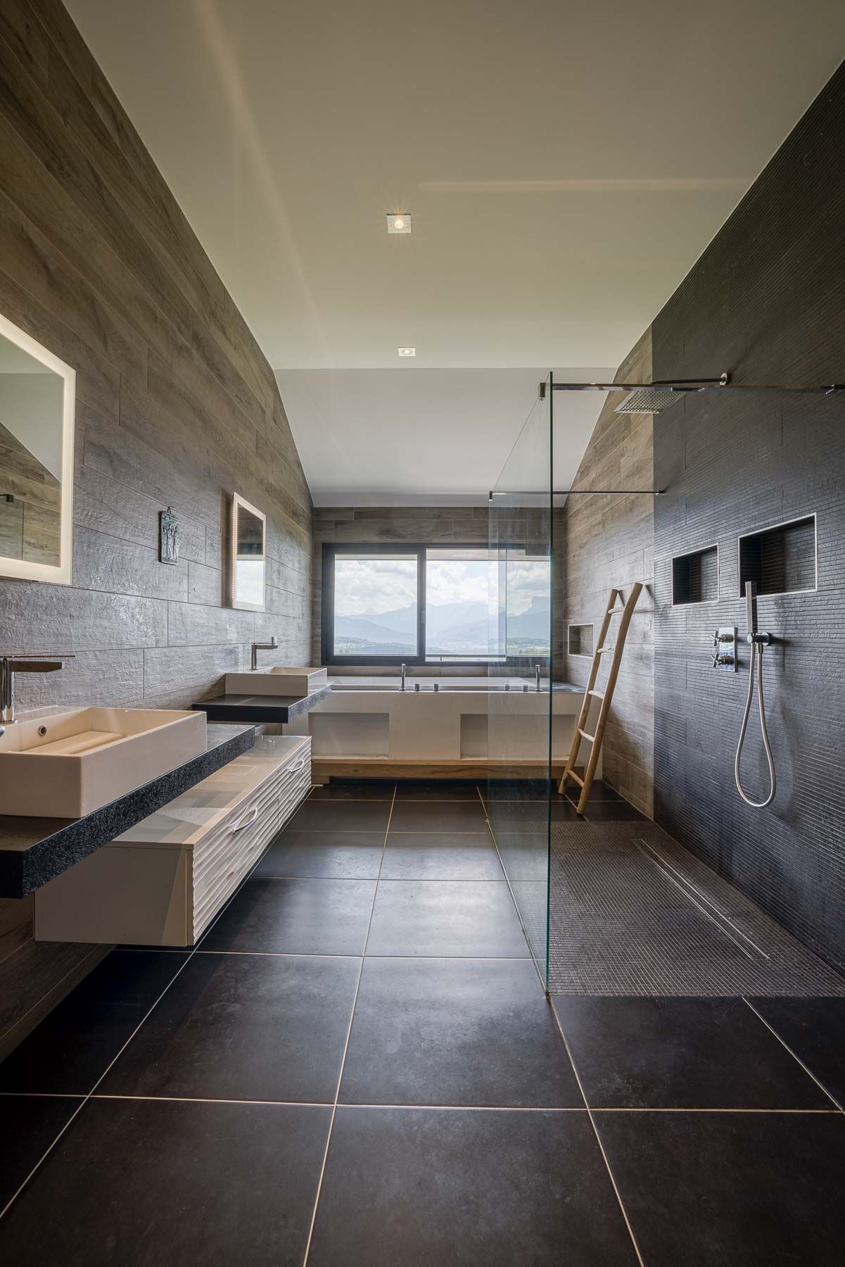 house 9 Rooms for sale on ANNECY (74000)