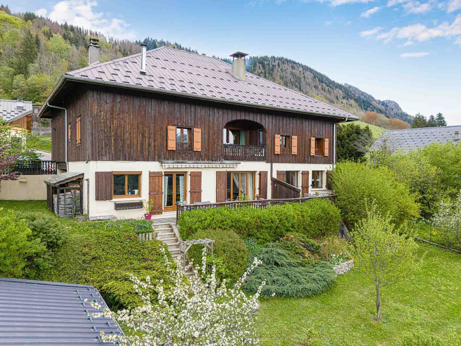 maison 9 Pièces en vente sur TANINGES (74440)