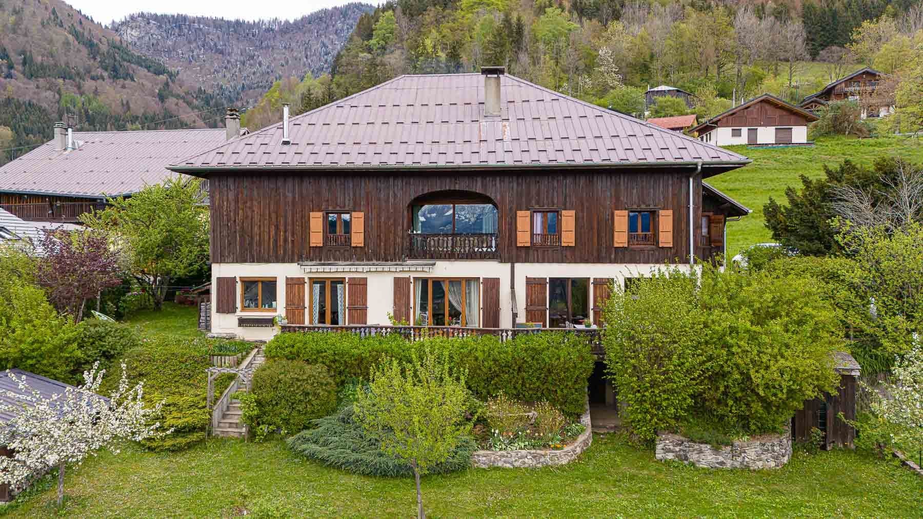 maison 9 Pièces en vente sur TANINGES (74440)