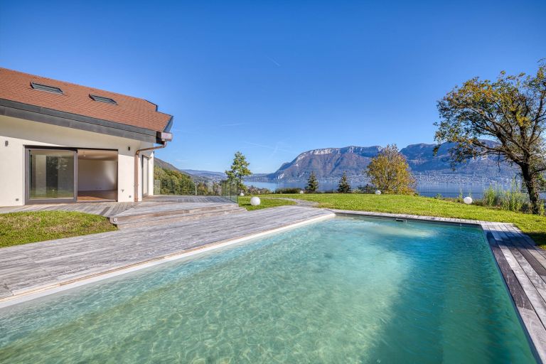 house 8 Rooms for sale on SEVRIER (74320)