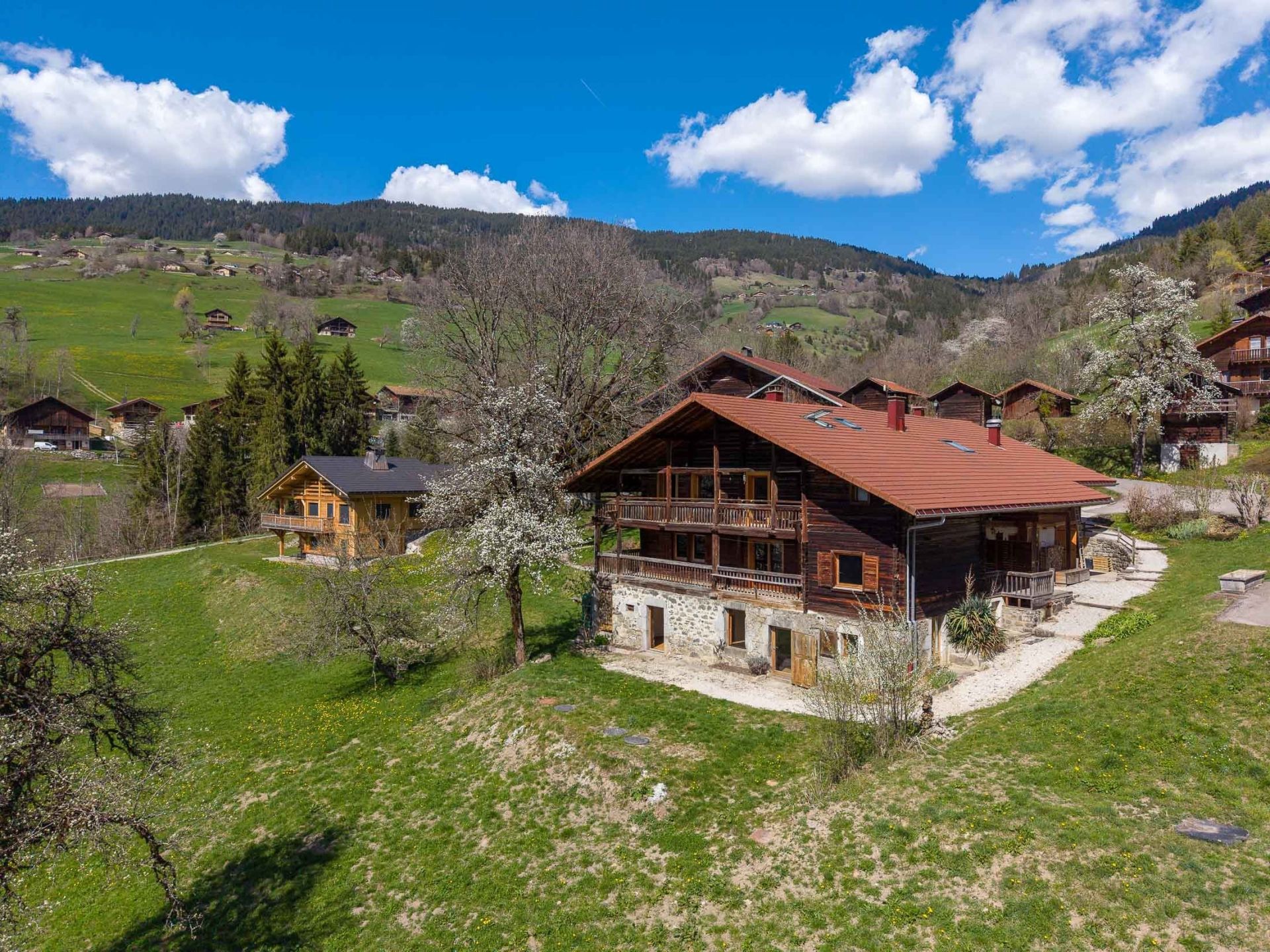 apartment 4 Rooms for sale on MANIGOD (74230)