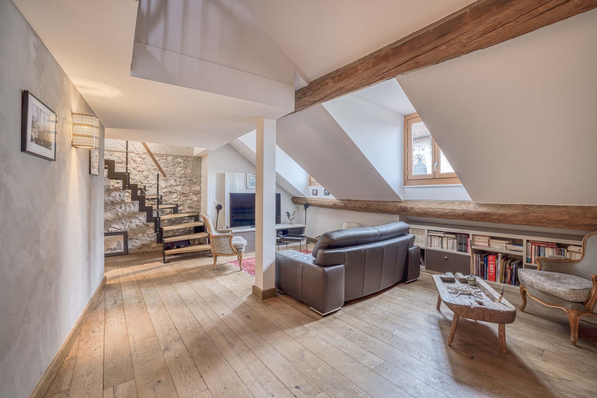 apartment 7 Rooms for sale on ANNECY (74000)