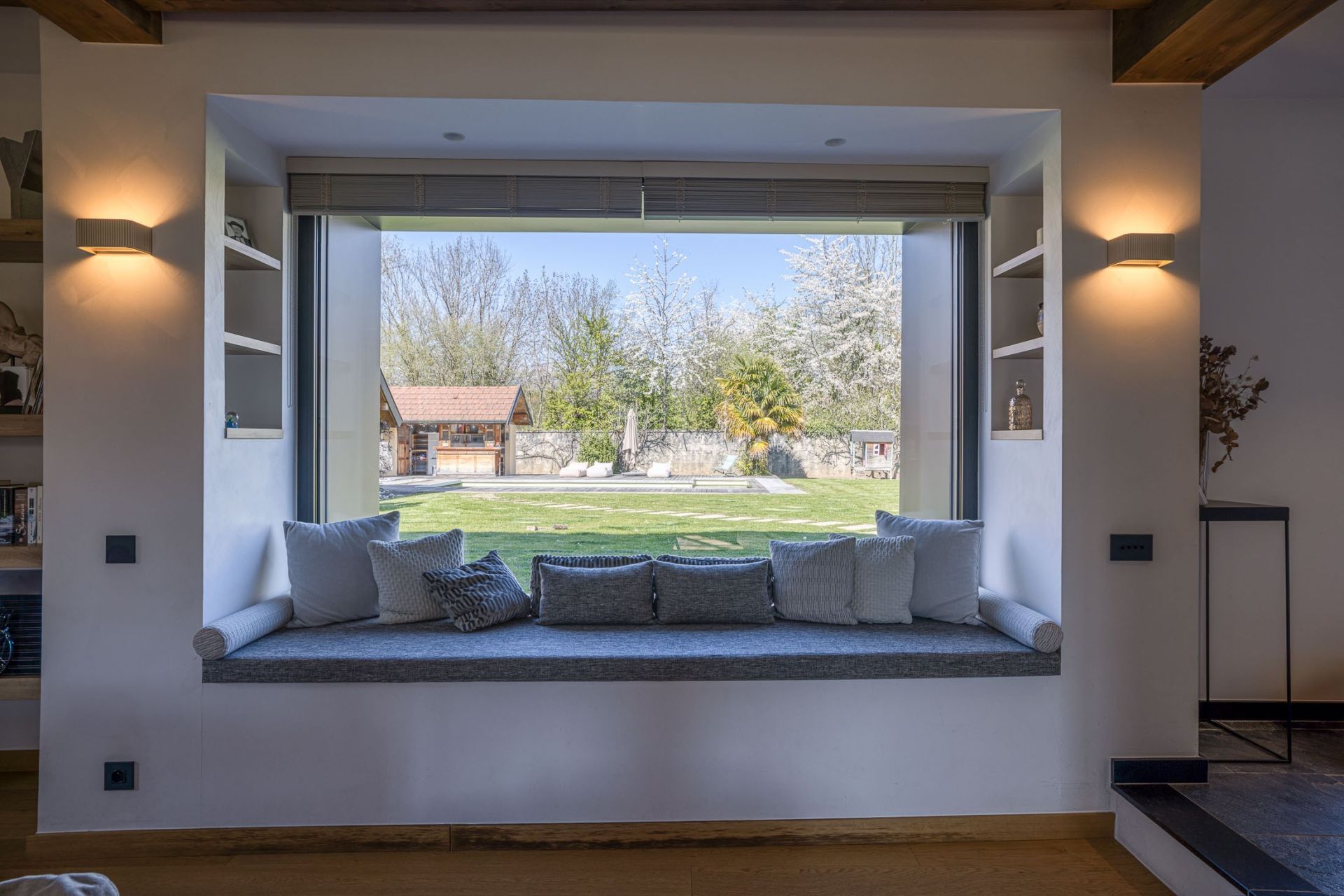 house 8 Rooms for sale on ST JORIOZ (74410)