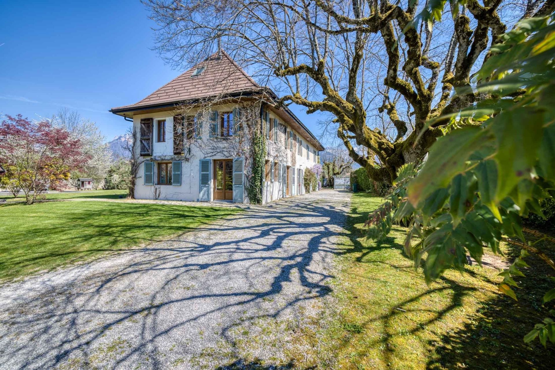 house 8 Rooms for sale on ST JORIOZ (74410)