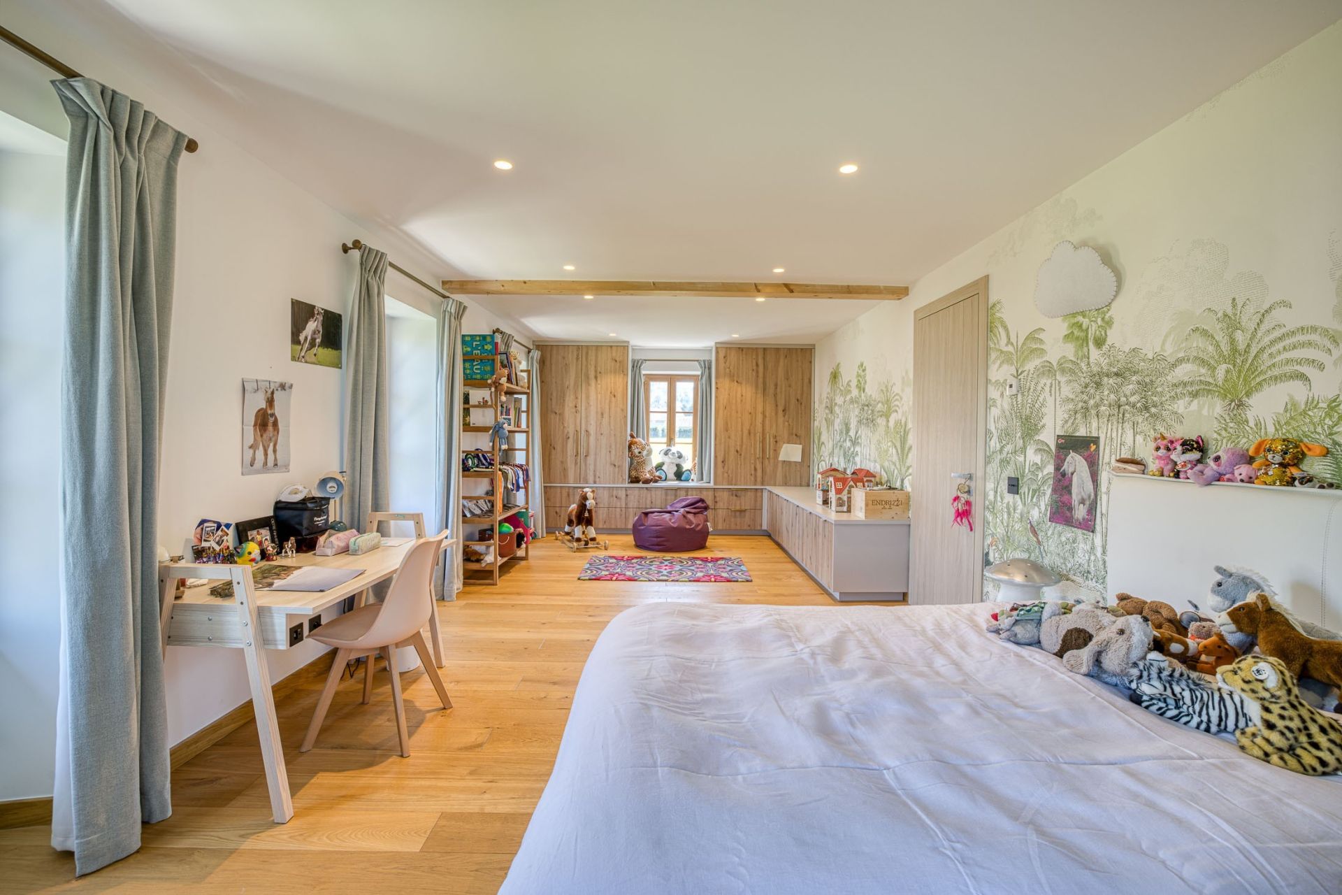 house 8 Rooms for sale on ST JORIOZ (74410)