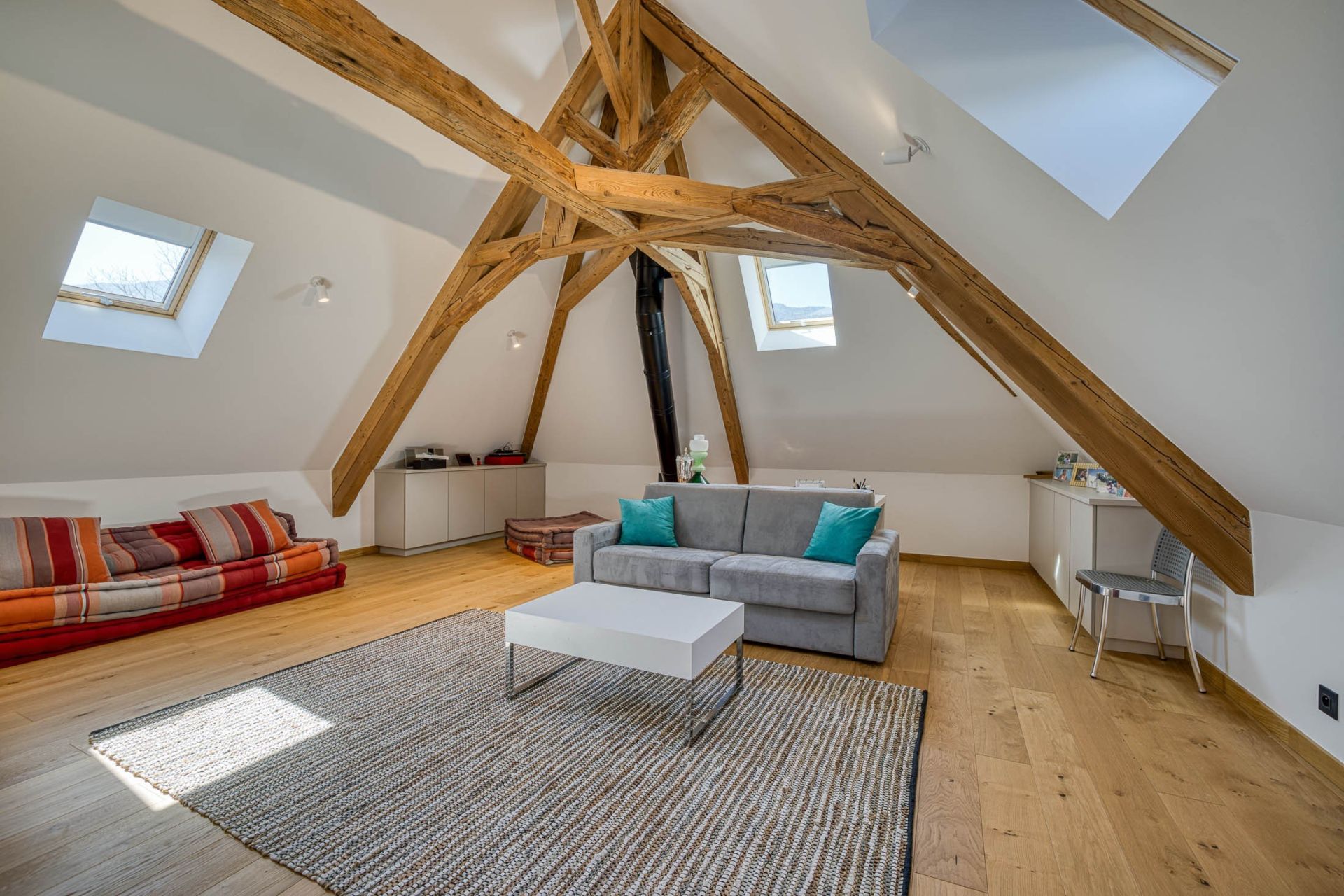 house 8 Rooms for sale on ST JORIOZ (74410)