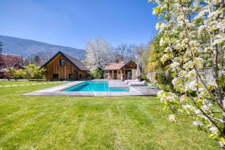 house 8 Rooms for sale on ST JORIOZ (74410)