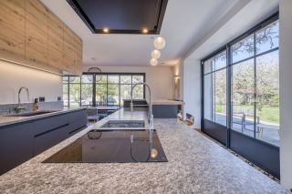 house 8 Rooms for sale on ST JORIOZ (74410)