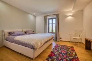 house 8 Rooms for sale on ST JORIOZ (74410)