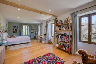 house 8 Rooms for sale on ST JORIOZ (74410)