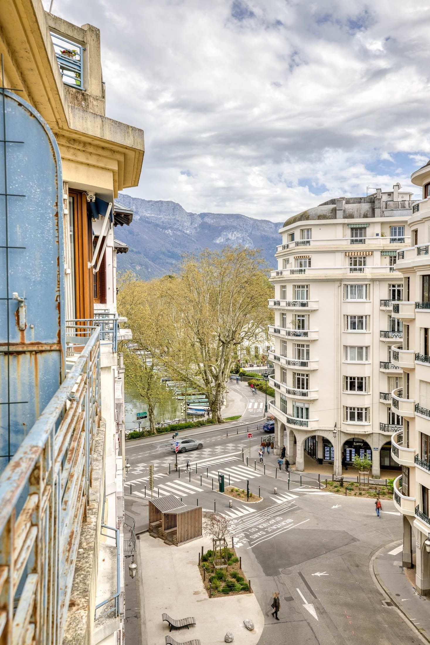 apartment 4 Rooms for sale on ANNECY (74000)