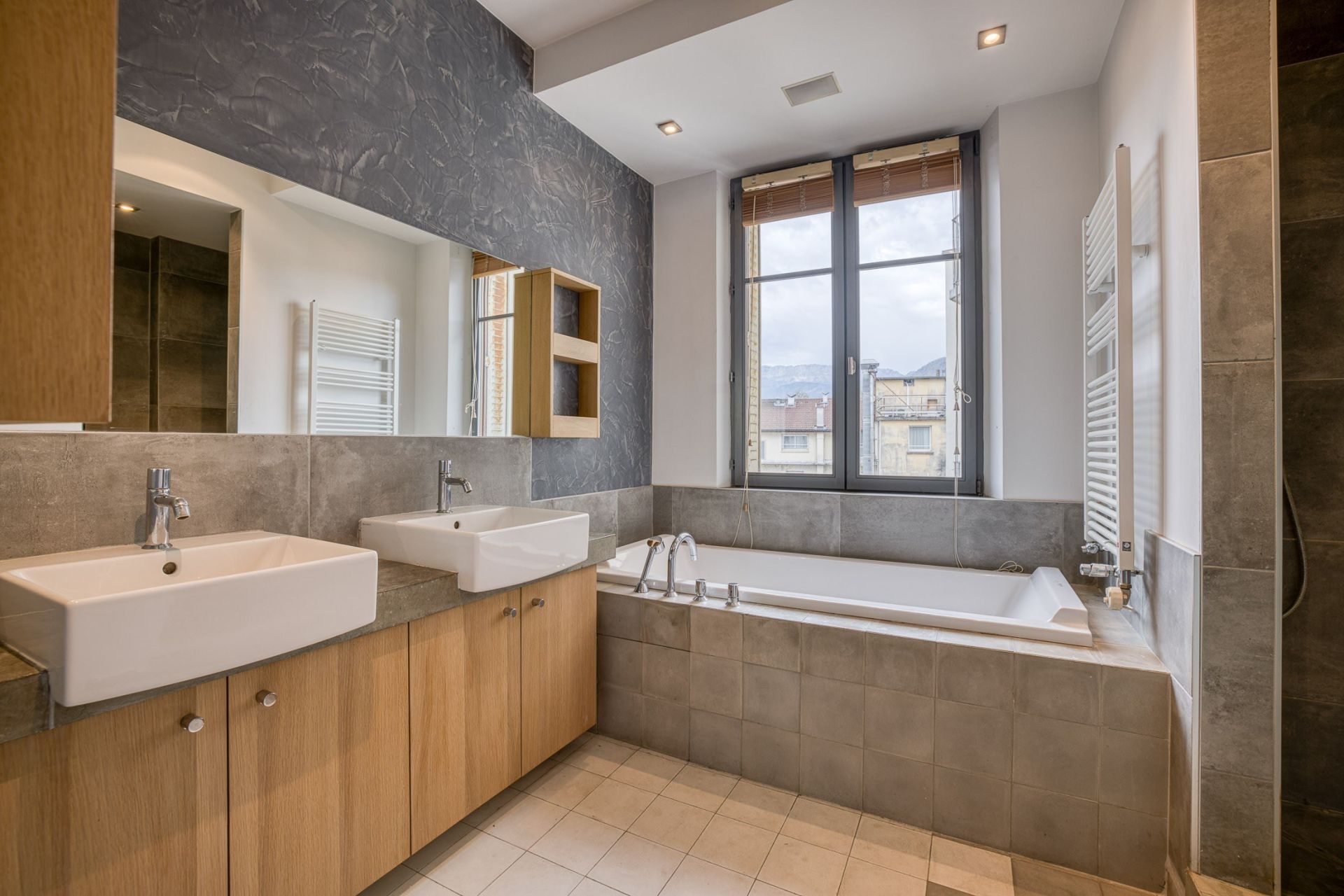 apartment 4 Rooms for sale on ANNECY (74000)