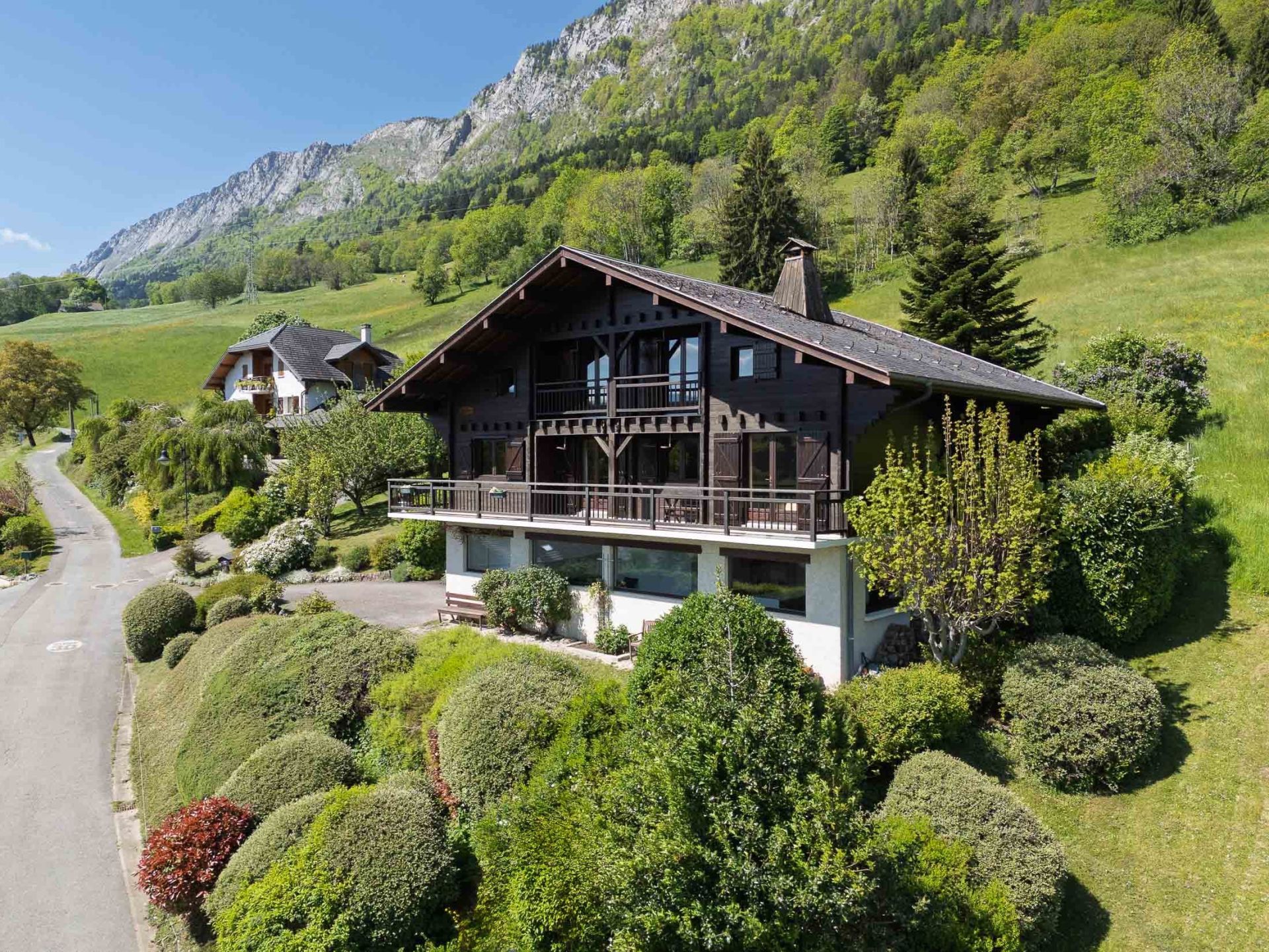 house 8 Rooms for sale on ENTREVERNES (74410)