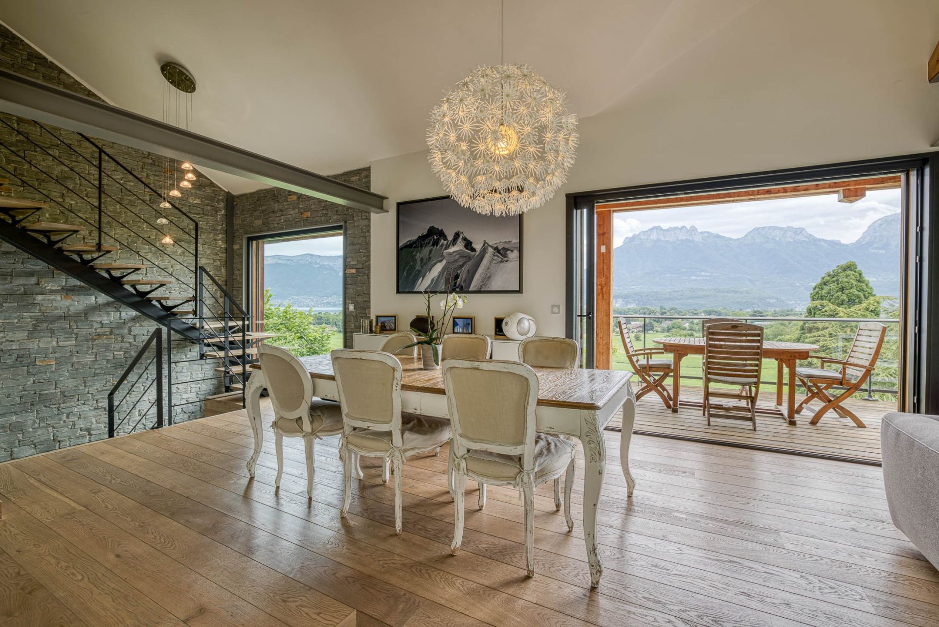 house 6 Rooms for sale on ST JORIOZ (74410)