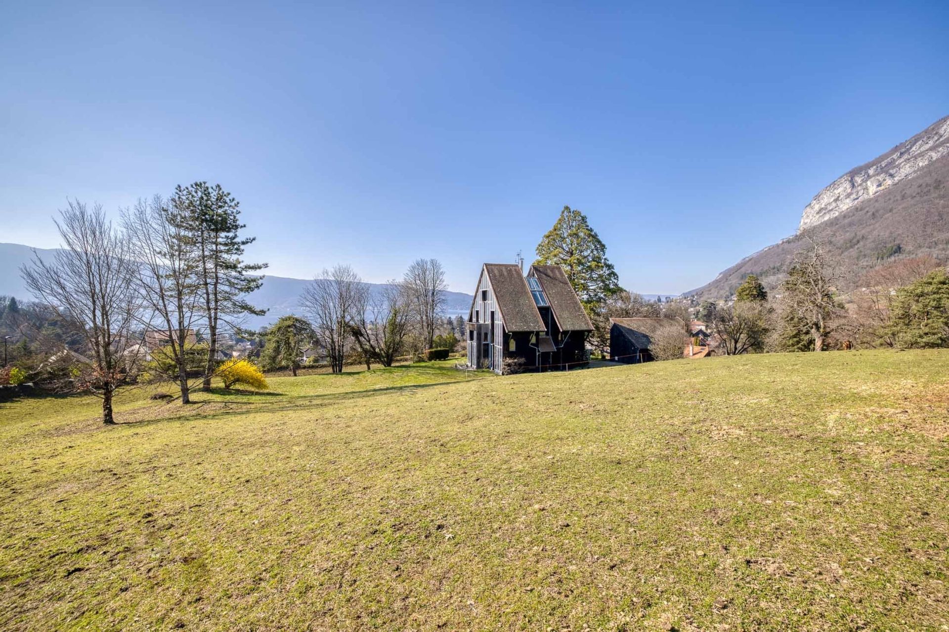 house 19 Rooms for sale on MENTHON ST BERNARD (74290)