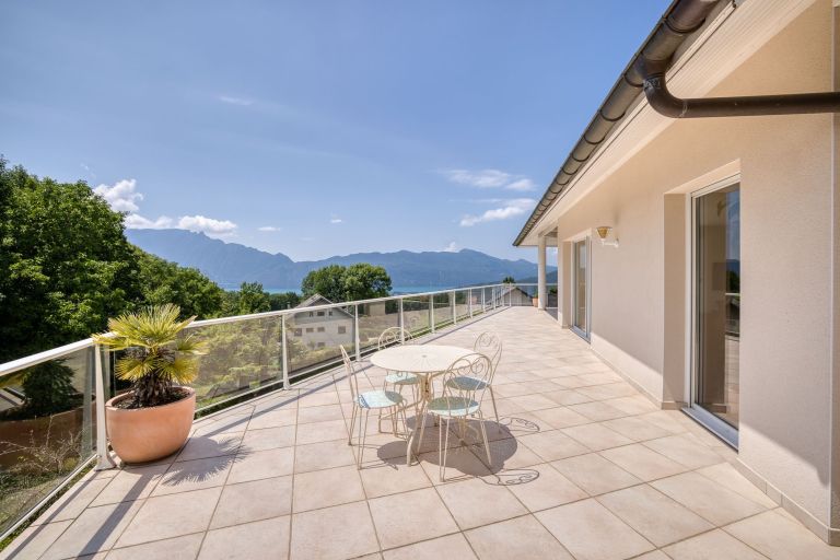 house 5 Rooms for sale on AIX LES BAINS (73100)