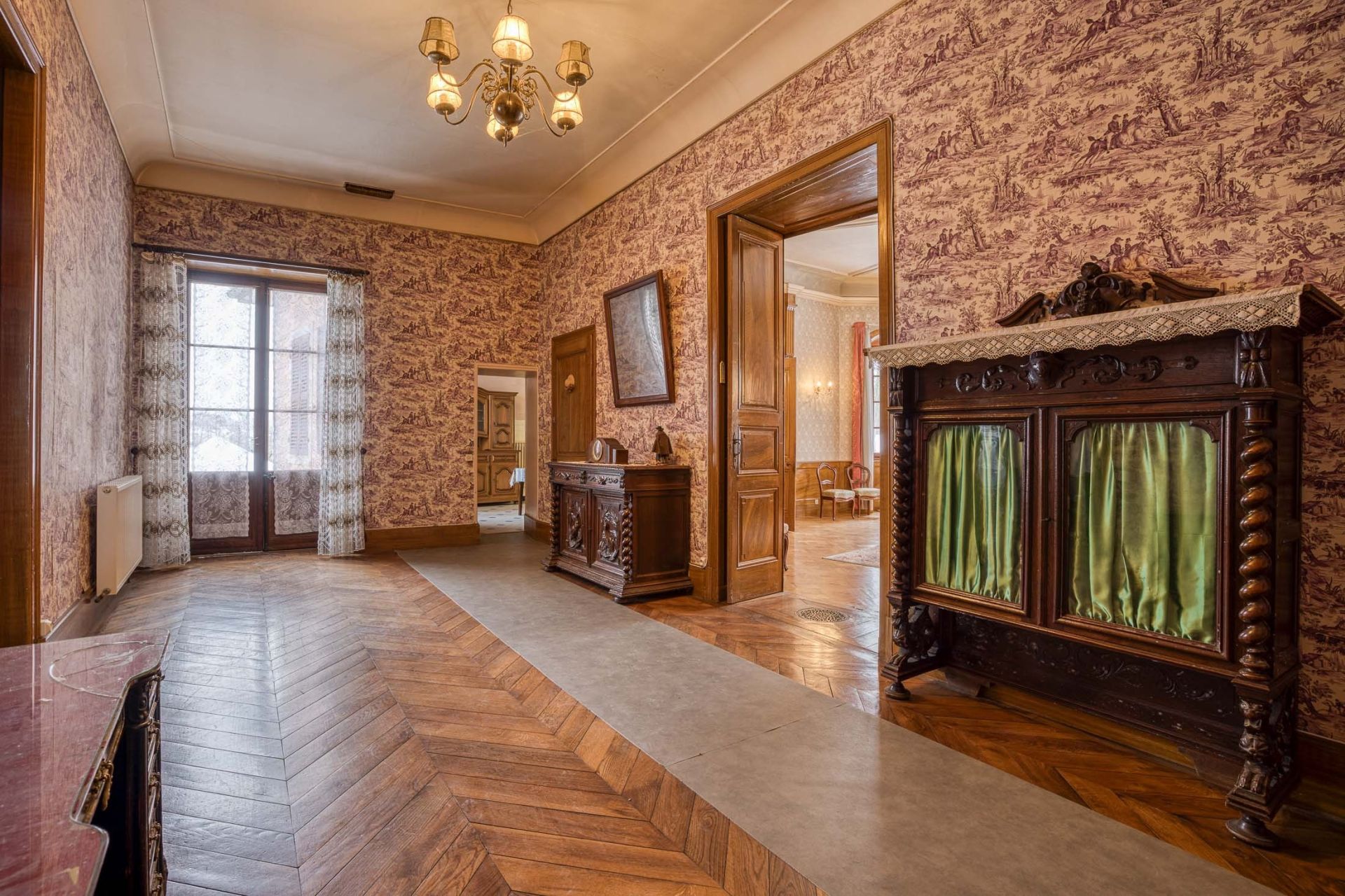 house 10 Rooms for sale on CHAVANOD (74650)