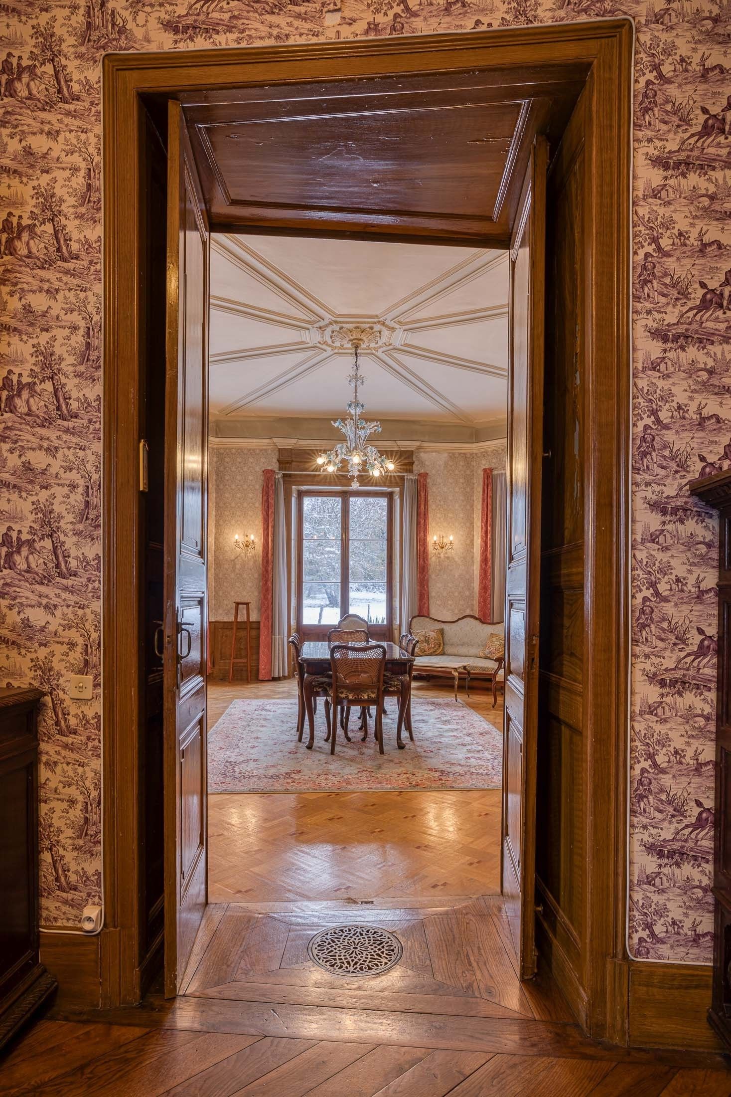 house 10 Rooms for sale on CHAVANOD (74650)