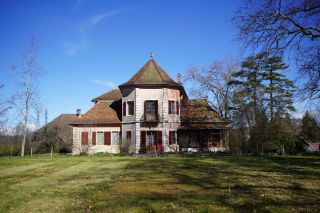 house 10 Rooms for sale on CHAVANOD (74650)