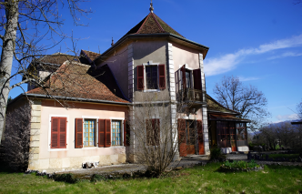 house 10 Rooms for sale on CHAVANOD (74650)