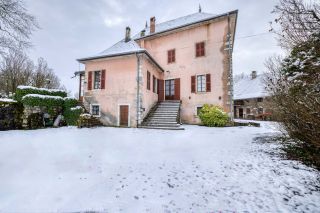 house 10 Rooms for sale on CHAVANOD (74650)